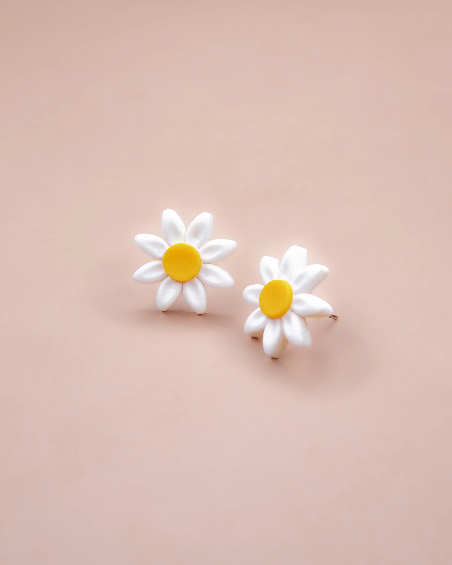 MAGGIE STUDS