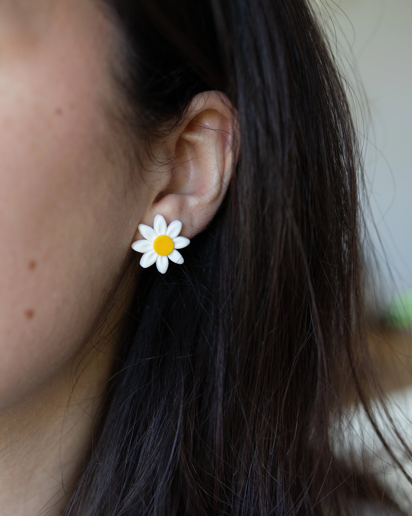 MAGGIE STUDS